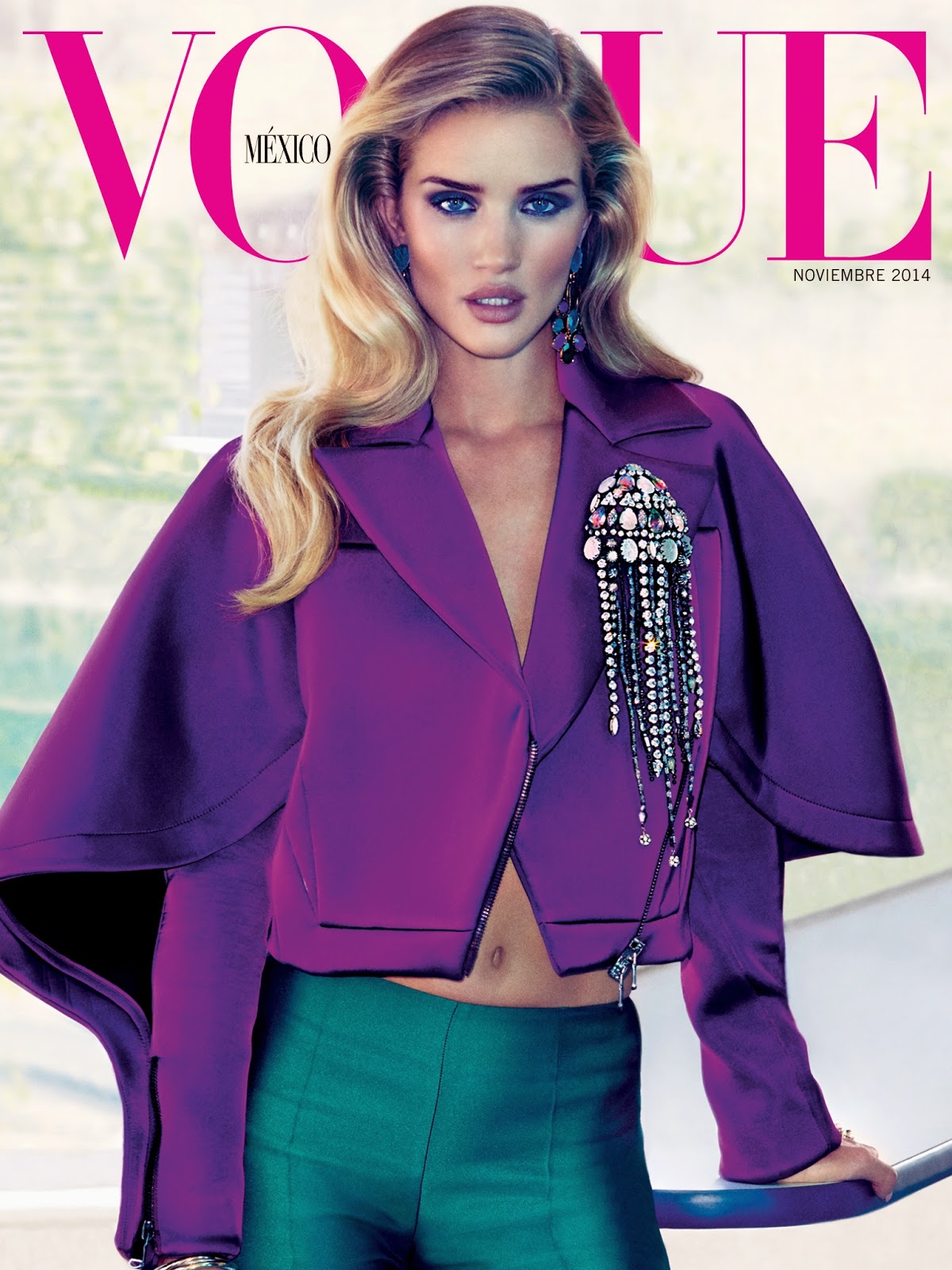 Beautiful Model Rosie Huntington-Whiteley Modeling For The Cover Of Vogue Mexico Modeling As One Of The Highest Paid Models In The World. Beautiful Hair And Makeup Looks For The Spring And Summer Seasons.